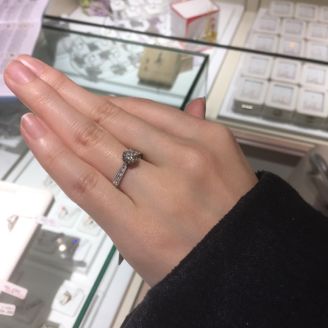 【リューツウ】の口コミ 0.5カラット以上の大きさのダイヤモンドルースをいれるならとても良い形...