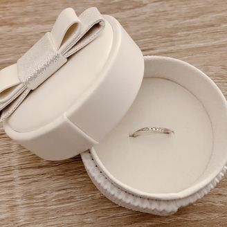 【AIGIS(アイギス)】の口コミ 元々はゴールドの指輪を希望していましたが、
既製品の指輪のデザインが気...
