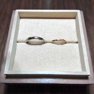 【Alex Monroe(アレックスモンロー)】の口コミ もともと夫がALEX MONROEを好きで、そのネックレスやブレスレッ...