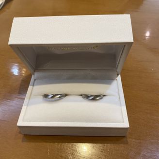 【SOPHY(ソフィ)】の口コミ カッコイイ雰囲気の指輪探してたところ
自分達が求めてたデザインが見つか...