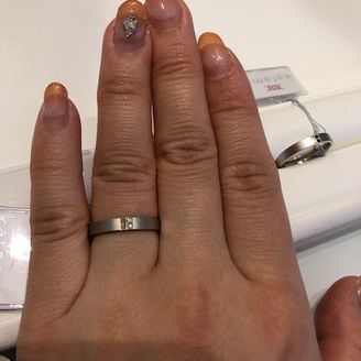 【LANVIN(ランバン)】の口コミ やはりデザインが特徴的なのが魅力だと思います。他で見ないデザインを求め...