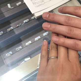 【バーニーズニューヨーク(BARNEYS NEW YORK)】の口コミ 海外ブランドらしく、洗練されたデザインがとっても素敵でした。槌目模様に...