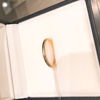 【バーニーズニューヨーク(BARNEYS NEW YORK)】の口コミ 最初はプラチナのみのリングを考えていましたが、実際に着けてみるとプラチ...