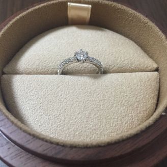 【COLANY(コラニー)】の口コミ 試着してとてもしっくりしました。はじめはゴージャス過ぎるかと思い、試着...