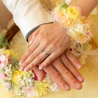 【MIKIMOTO(ミキモト)】の口コミ 婚約指輪と重ねる事も考えて選びました。
シンプルすぎるものは嫌だったの...