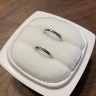 【俄(にわか)】の口コミ 婚約指輪はシンプルさと名前に惹かれたことと、結婚指輪と重ね付けしてもと...