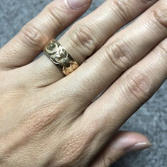 【Kahuna(カフナ)】の口コミ 沢山の指輪を見せて頂き、実際に付けてみたりしましたが、なかなかコレ!っ...