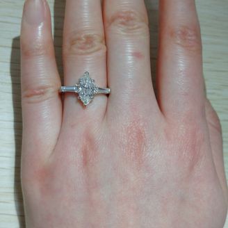 【BELEZA(ベレーザ)】の口コミ 真ん中のダイヤを個人輸入し、このお店で加工してもらいました。価格帯に表...