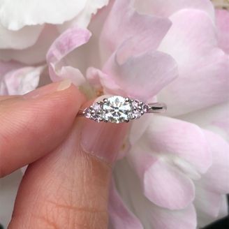 【BELLE BLANCHE(ベルブランシュ)】の口コミ サイドにメレのピンクダイヤモンドがあるデザインのものを探していたところ...