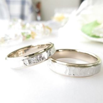 【ジュエリームナカタ(Jewelry MUNAKATA)】の口コミ 真ん中のちょっとゴツゴツしたデザインと２色使いで外側のシャンパンゴール...