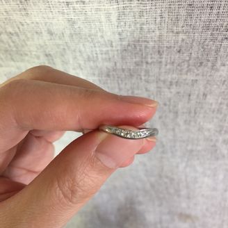 【ROYAL ASSCHER(ロイヤル・アッシャー)】の口コミ 細かいダイヤが敷き詰められた結婚指輪で、存在感があるのが気に入りました...