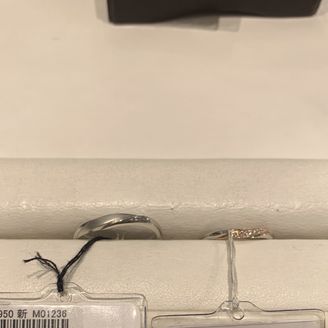 【snow(スノウ)】の口コミ 滑らかなつけ心地と、飽きのこないシンプルなデザインです。ホワイトとロゼ...