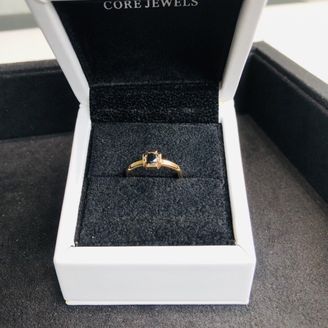 【CORE JEWELS(コアジュエルス)】の口コミ 特別な人、誰とも違う人だから、他とは違うリング、他と違う石でプロポース...