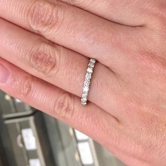 【バーニーズニューヨーク(BARNEYS NEW YORK)】の口コミ ハーフエタニティリングを探しており、単品でも華やかに見える部分が気に入...