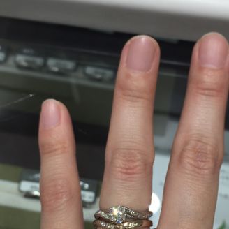 【BERIKA(ベリーカ)】の口コミ 婚約指輪と重ねて着けれるようなデザインを探していました。こちらの結婚指...