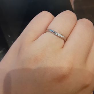 【宝石工房ヴァンモア】の口コミ 最初はストレートタイプで
探していましたが指が丸っこいので
似合わなく...