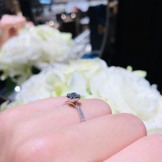 【ピアジェ(PIAGET)】の口コミ もともと試着の予定もなかったのですが、他店舗の待ち時間にうろうろしてい...