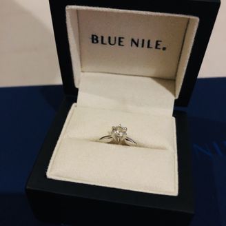 【ブルーナイル(Blue Nile)】の口コミ とにかくデザインが可愛く、質がいいのに安い点が魅力で購入しました。
口...