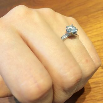 【Fred(フレッド)】の口コミ リング部分が細身でパヴェデザインの指輪を探していました。FREDは高級...