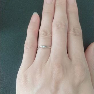 【アクセサリーPePe(ペペ)】の口コミ 気軽に普段使いが可能な婚約指輪を検討していました。
シンプルな細身のデ...