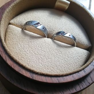 【COLANY(コラニー)】の口コミ 指輪のデザイン自体も気に入ったのですが元々決まった形ではなく、何かオリ...