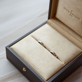 【ルイ・ヴィトン(LOUIS VUITTON)】の口コミ 普通のありきたりなデザインではなく、模様のようなデザインの結婚指輪を探...
