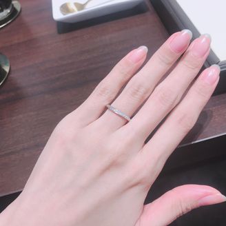 【アイアイイスズ】の口コミ ウェーブが入ったもののほうが指が細く綺麗にみえると教えていただき、探し...