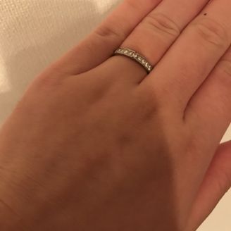 【Pink Dolphin Diamond(ピンクドルフィンダイヤモンド)】の口コミ とにかく、ダイヤモンドがびっくりするくらい輝きます。中央部分は、ピンク...