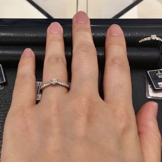 【ROYAL ASSCHER(ロイヤル・アッシャー)】の口コミ 個人的にスリーストーンやメレ、パヴェが好みなのでそれらを中心に試着しま...