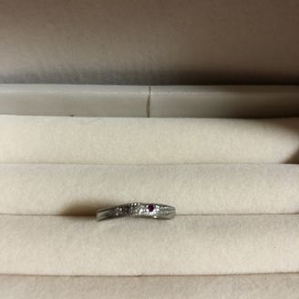 【村岡宝飾店】の口コミ 既製品では好みのデザインがあってもお値段が張ったため、オーダーメイドし...