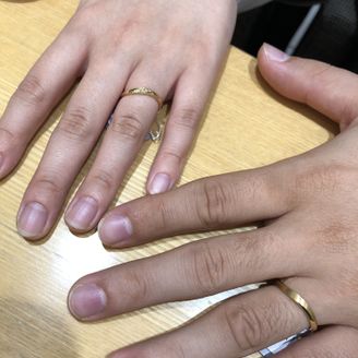 【WAKO BRIDAL】の口コミ 指が綺麗に見えるウェーブの指輪です。また光という指輪の名前もこの指輪ピ...
