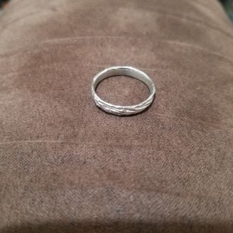 【KAORU】の口コミ 妻が欲しがっていたブランドの指輪だったので購入しました。指輪のデザイン...