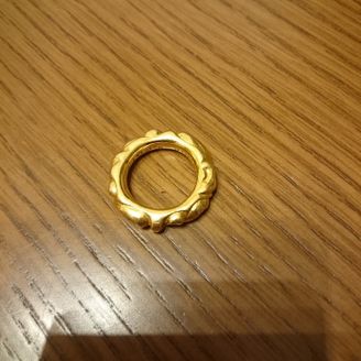 【Chrome Hearts(クロムハーツ)】の口コミ 個性的な指輪がいいなと思っていたので、これは理想にぴったりでした。
こ...