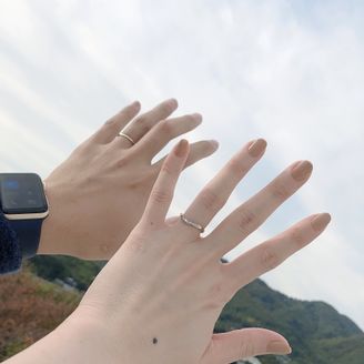 【Candle(キャンドル)】の口コミ ストレートな形ではなく、指が綺麗に華奢に見えるVの形が良かった。シンプ...