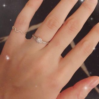 【日本ダイヤモンド貿易】の口コミ 予算は少なめでもキラキラのデザインで豪華に見えるもの欲しかったので、値...