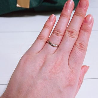 【宝石工房ヴァンモア】の口コミ 婚約指輪はお花モチーフで可愛いデザインだったので結婚指輪はシンプルで飽...