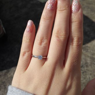 【日本ダイヤモンド貿易】の口コミ 私は、デザインやブランドよりも「ダイヤモンドの品質」になによりもこだわ...