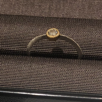 【e.m.】の口コミ ダイヤのまわりがゴールドで、リングの部分がシルバーでとても可愛いデザイ...