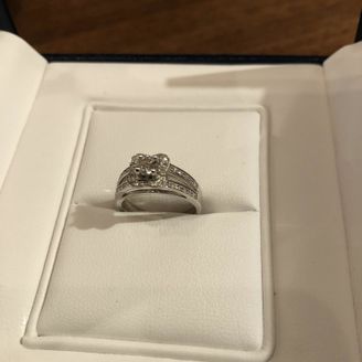 【MAUBOUSSIN(モーブッサン)】の口コミ 10年以上前からあこがれていたチャンスオブラブを、婚約指輪として頂きま...