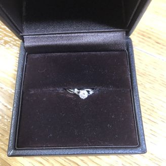 【雅-miyabi- 】の口コミ 石が一つではないデザインがかわいく、洒落ていて一般にある婚約指輪と差別...