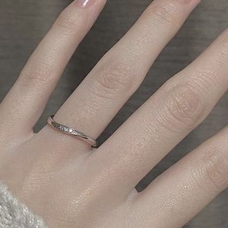 【et toi(エトワ)】の口コミ 派手すぎず、少しだけ曲線のある指輪がほしくて、試着させてもらいました。...