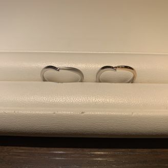 【Candle(キャンドル)】の口コミ 人と被らない少し変わったデザインの指輪で、2人が気にいる物だったから。...