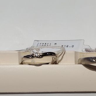 【AFFLUX(アフラックス)】の口コミ 男性指輪が、マットな雰囲気の素材で、かつお洒落な模様が入っており、キラ...