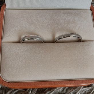 【WAKO BRIDAL】の口コミ お互いシンプルなデザインが好きなので、プラチナのストレートで石がついて...