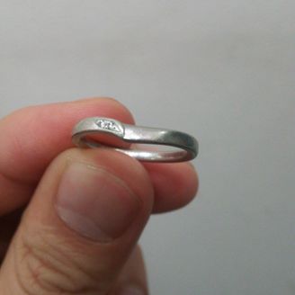 【PROPONERE(プロポネール)】の口コミ このリングに決まる前にも色んなブランドのリングを妻と一緒に試着をしてみ...