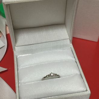 【ジル スチュアート(JILLSTUART)】の口コミ 指輪の上から見ても、横から見ても、立体的なリボンの形をしているところが...