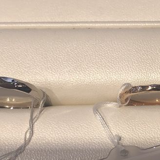 【LUCIE(ルシエ)】の口コミ ダイヤカットが施されており、反射してキラキラと煌めきます。また小粒のダ...