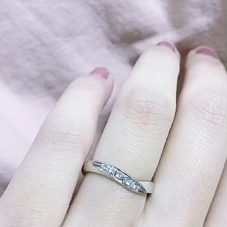 【月暦】の口コミ こだわりが強かったのですが、ピッタリの指輪に出逢えました。
こちらは緩...