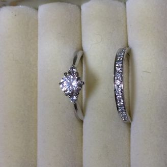 【SEVEN DREAMS(セブンドリームス)】の口コミ 一般的なブランドよりも良いダイヤをリーズナブルに購入することができる。...