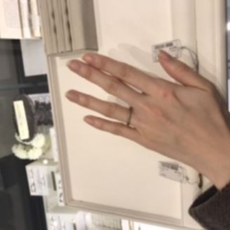 【AbHeri(アベリ)】の口コミ デザインは可愛らしく可憐な印象でした。色もマットゴールドで、店員さんは...